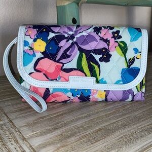 NWT Vera Bradley - Marian Floral Trimmed Wristlet